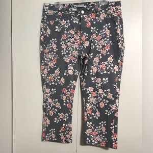 Lee jeans capris floral pattern, size 18 med.